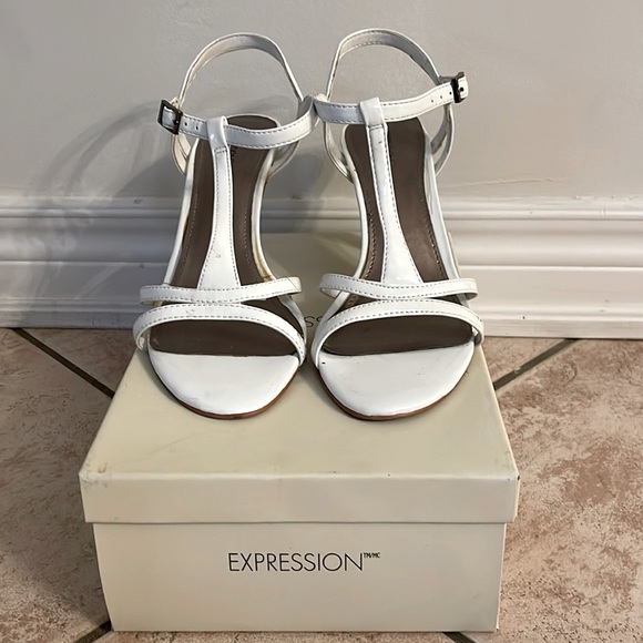 Expression White satrapy Heels Sz 9 - Picture 1 of 4